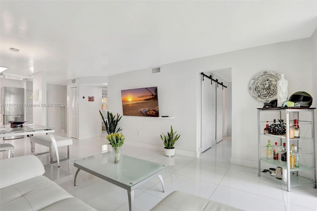 2931 E Sunrise Lakes Dr, Unit 109, Sunrise, FL 33322 Photo