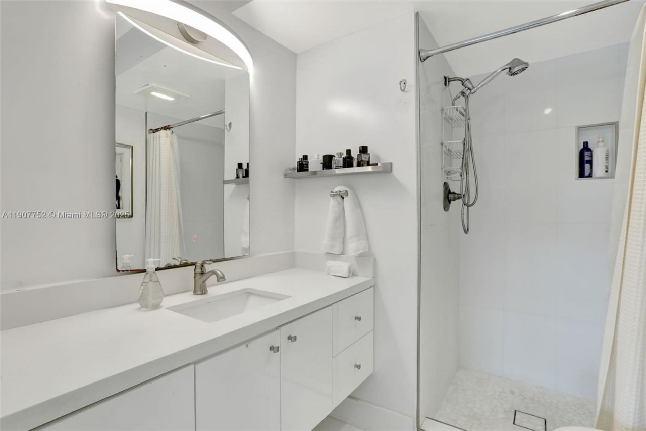 2931 E Sunrise Lakes Dr, Unit 109, Sunrise, FL 33322 Photo