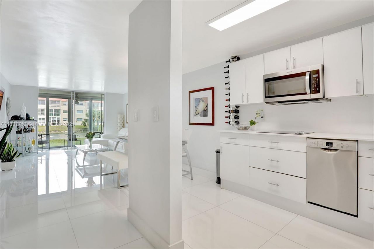 2931 E Sunrise Lakes Dr, Unit 109, Sunrise, FL 33322 Photo