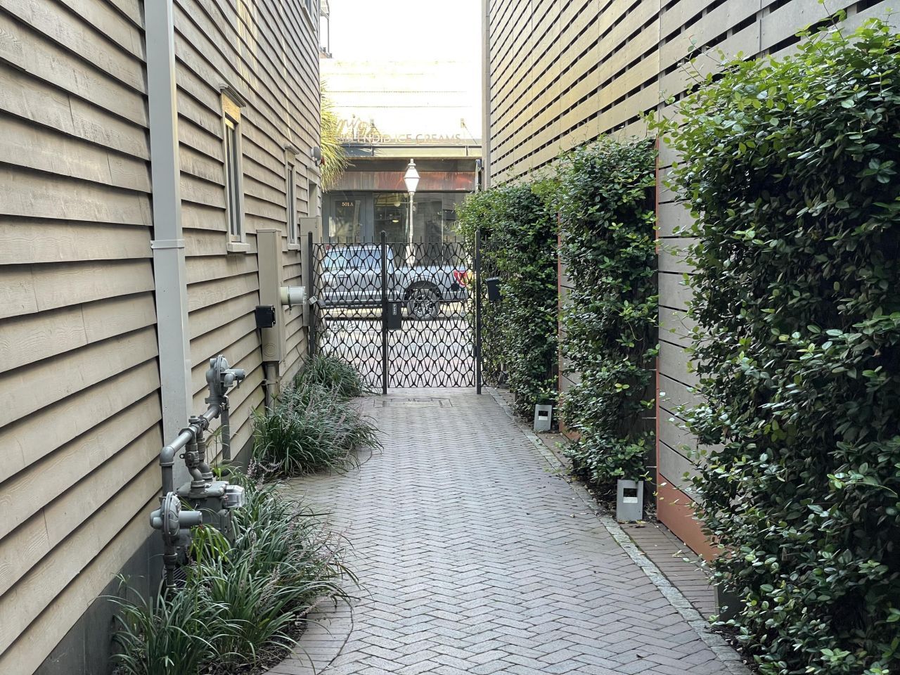 484 King Street Photo 11