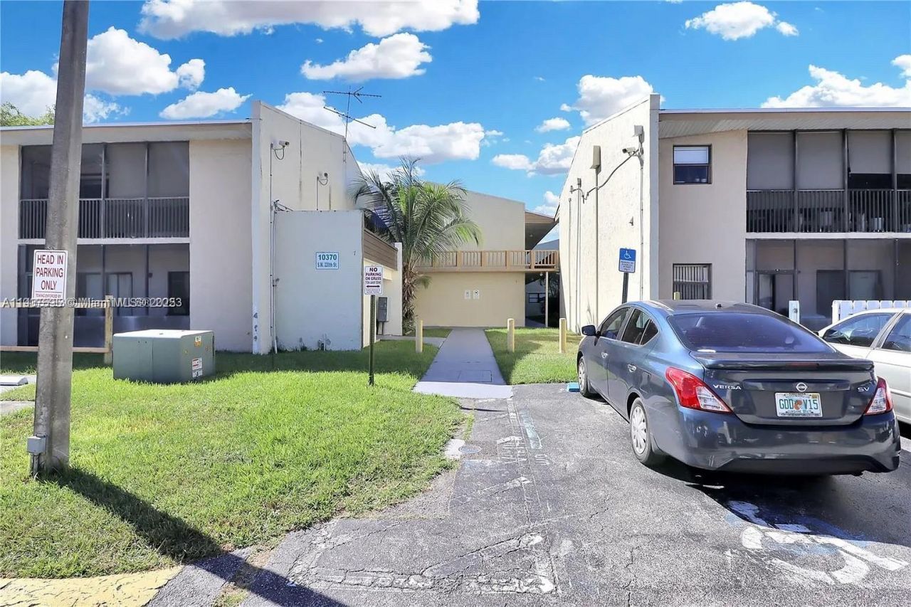 10370 SW 220th St, Unit 218, Cutler Bay, FL 33190 Photo