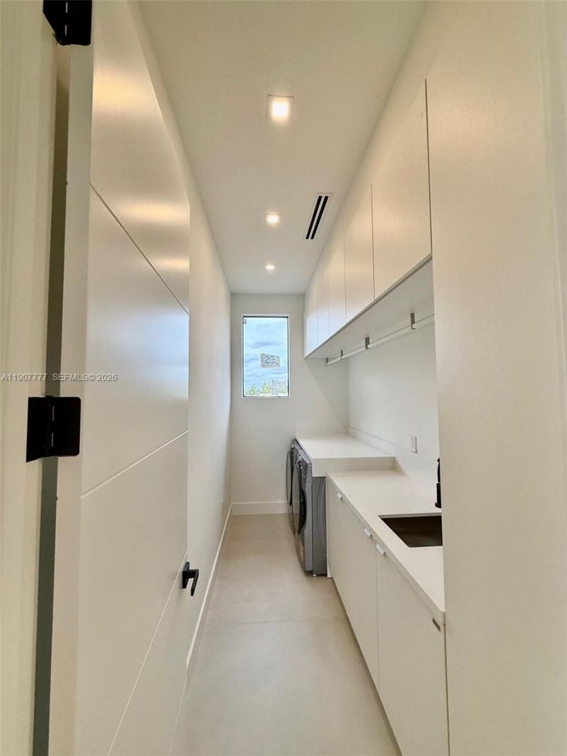 9024 Abbott Ave, Surfside, FL 33154 Photo