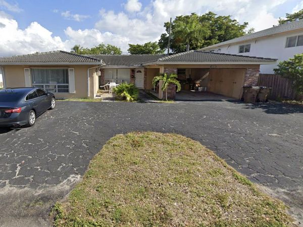 1421 SE 4th Street, Deerfield Beach, FL 33441