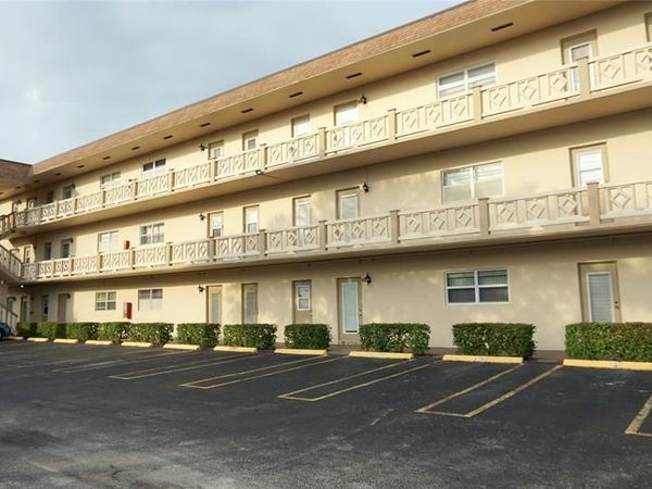 3400 NW 48th Ave, Unit 502, Lauderdale Lakes, FL 33319