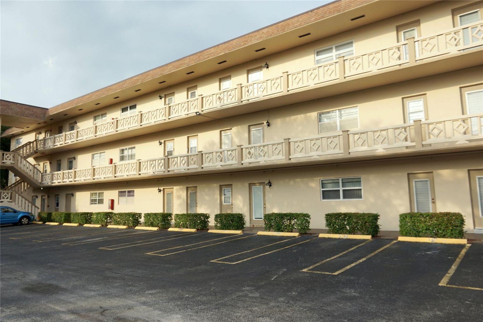 3400 NW 48th Avenue, Unit 502, Lauderdale Lakes, FL 33319 Photo