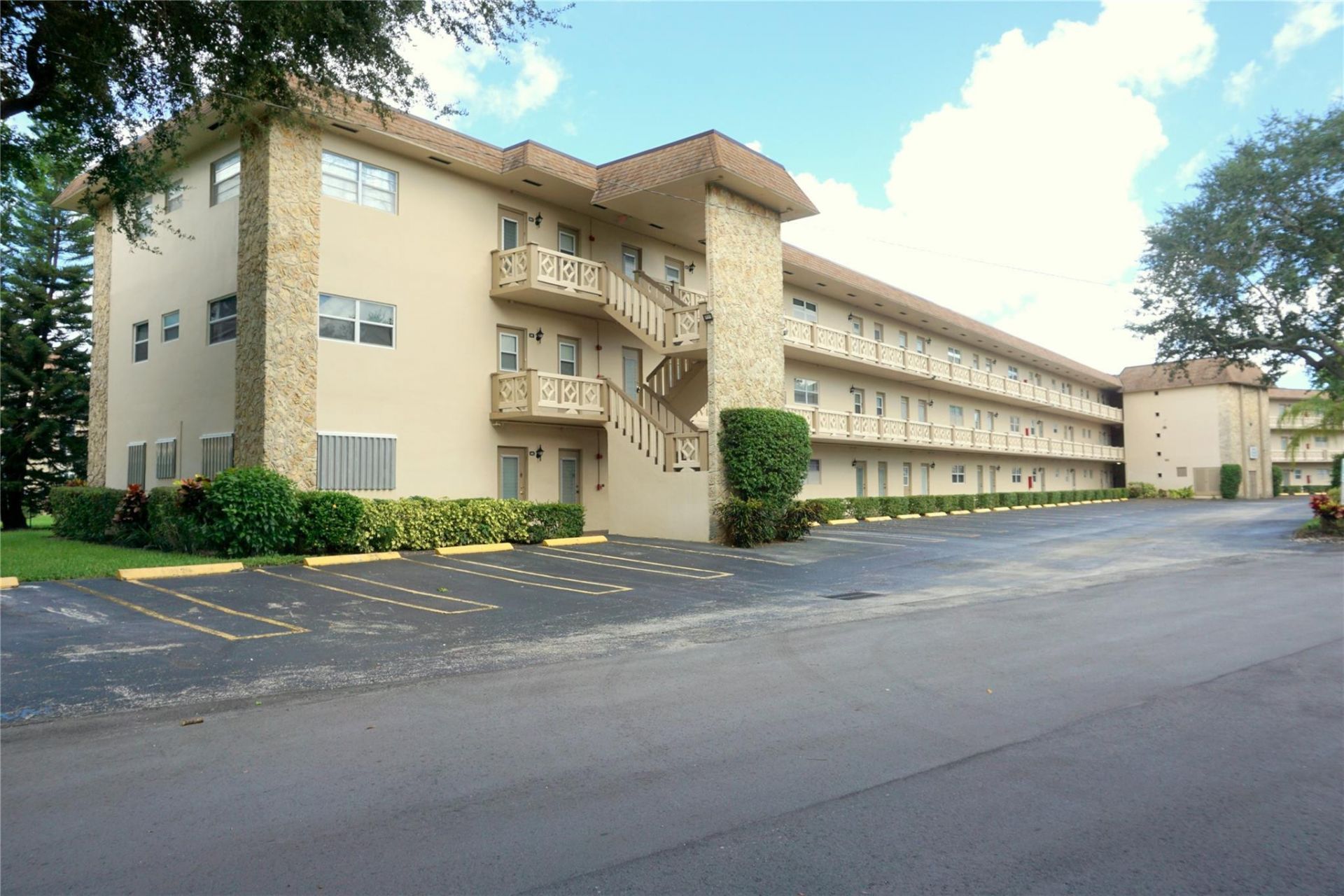 3400 NW 48th Avenue, Unit 502, Lauderdale Lakes, FL 33319 Photo