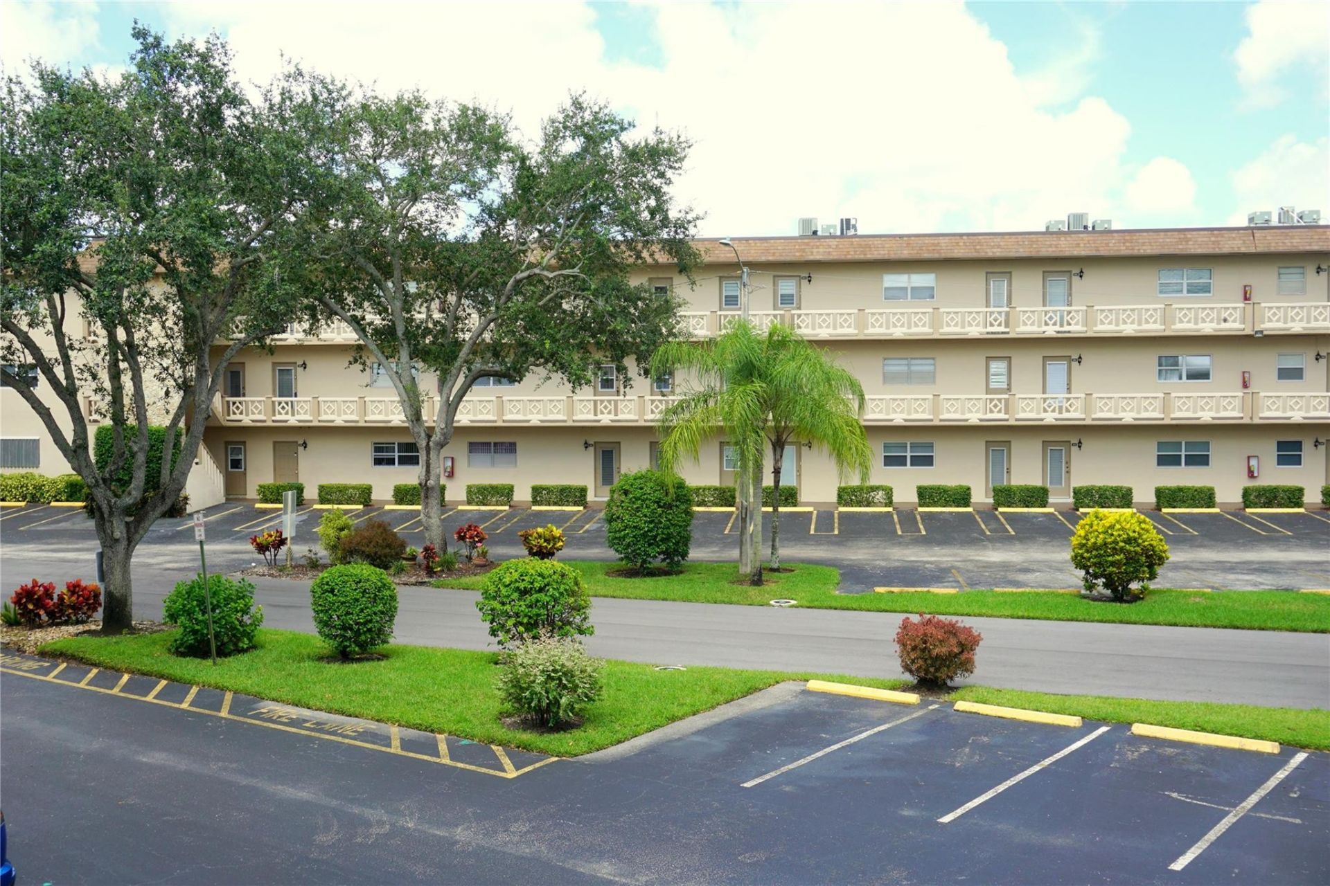 3400 NW 48th Avenue, Unit 502, Lauderdale Lakes, FL 33319 Photo