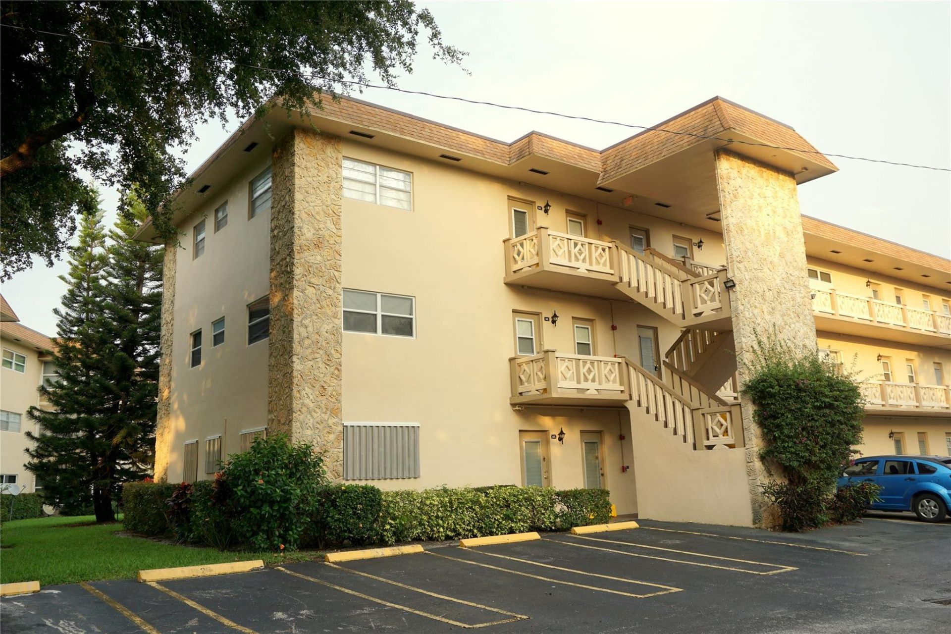 3400 NW 48th Avenue, Unit 502, Lauderdale Lakes, FL 33319 Photo