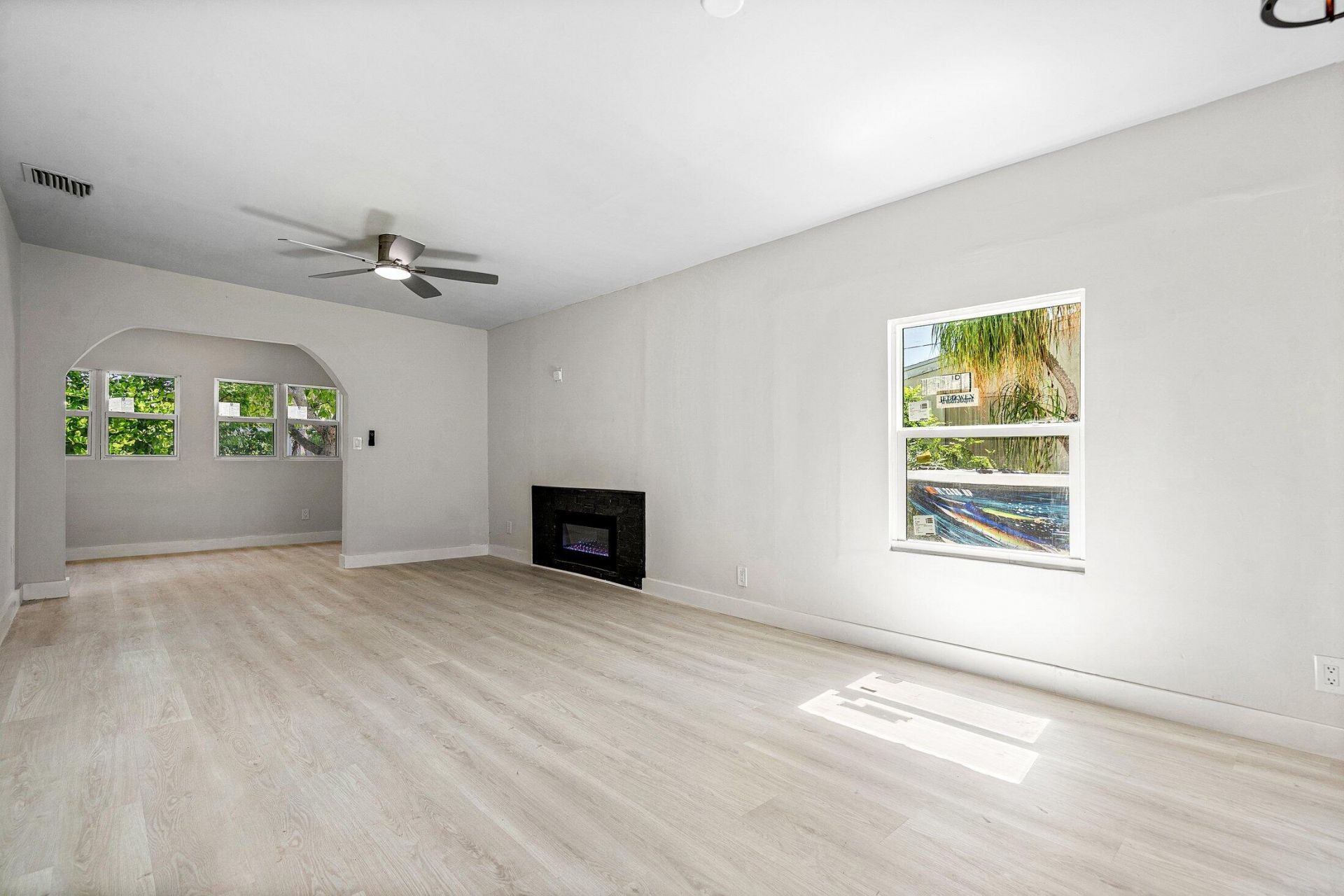 719 Briggs Street, West Palm Beach, FL 33405 Photo