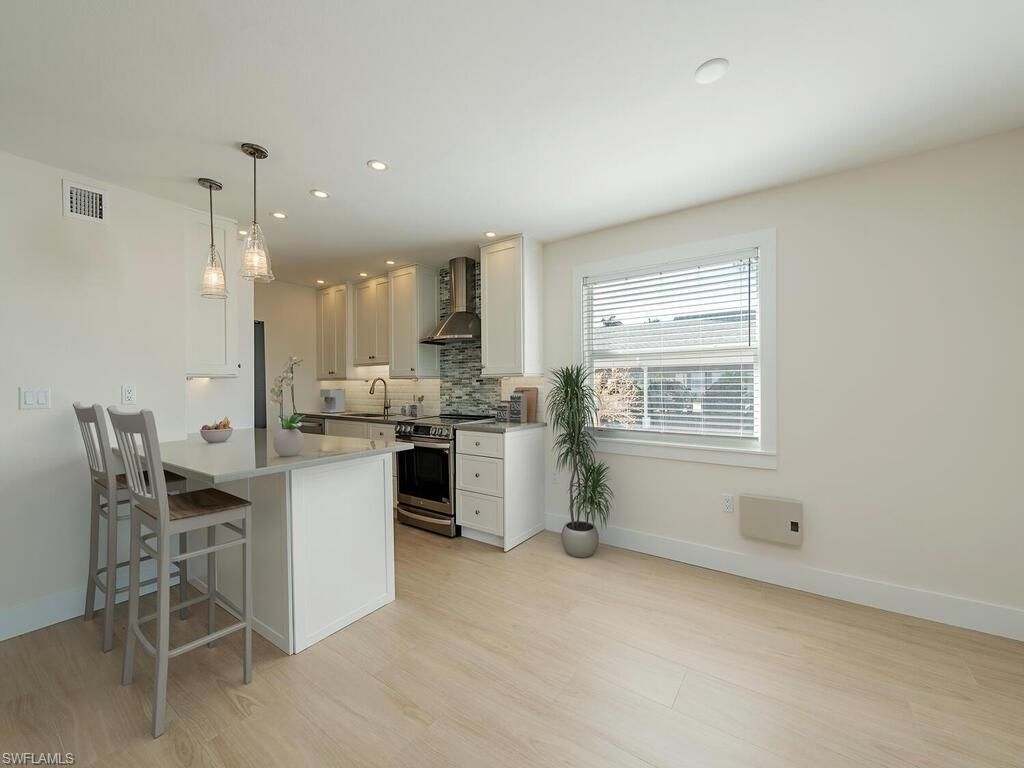 333 Harbour Dr, Unit 108, Naples, FL 34103 Photo