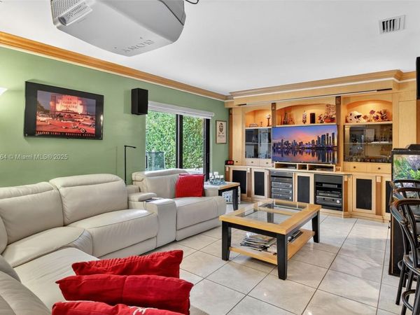 15010 Dunbarton Pl, Miami Lakes, FL 33016