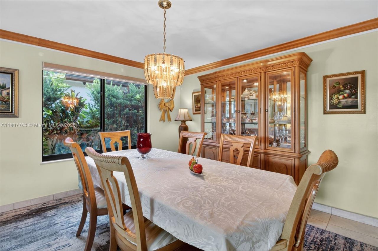 15010 Dunbarton Pl, Miami Lakes, FL 33016 Photo