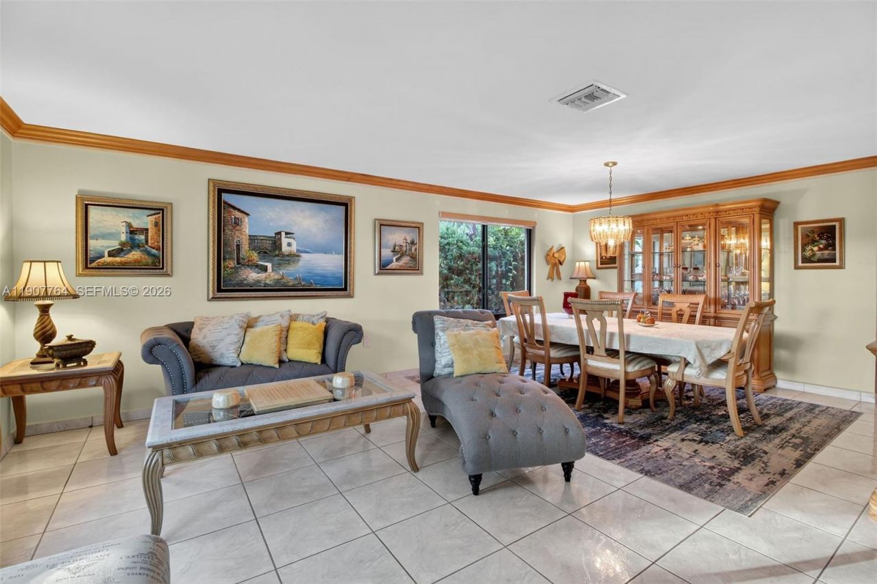 15010 Dunbarton Pl, Miami Lakes, FL 33016 Photo