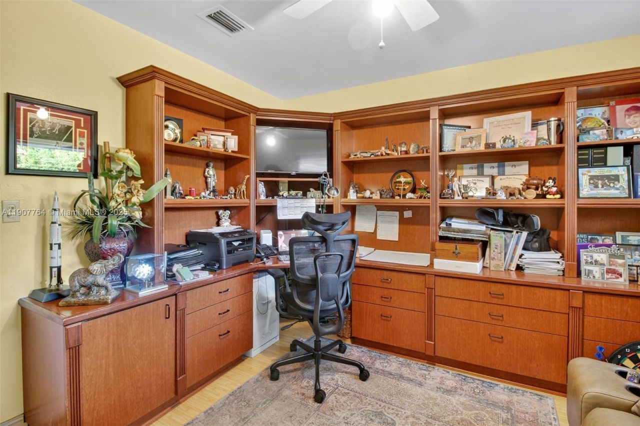 15010 Dunbarton Pl, Miami Lakes, FL 33016 Photo