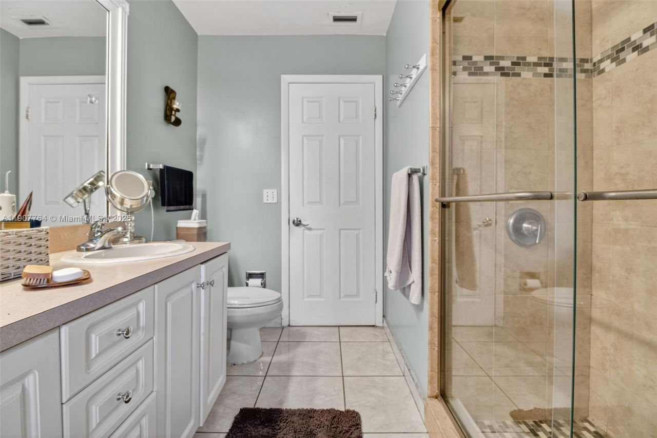 15010 Dunbarton Pl, Miami Lakes, FL 33016 Photo