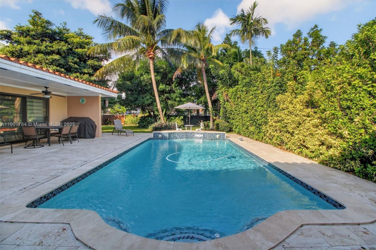 15010 Dunbarton Pl, Miami Lakes, FL 33016 Photo