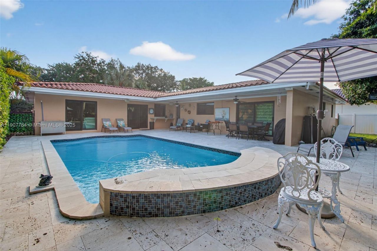 15010 Dunbarton Pl, Miami Lakes, FL 33016 Photo