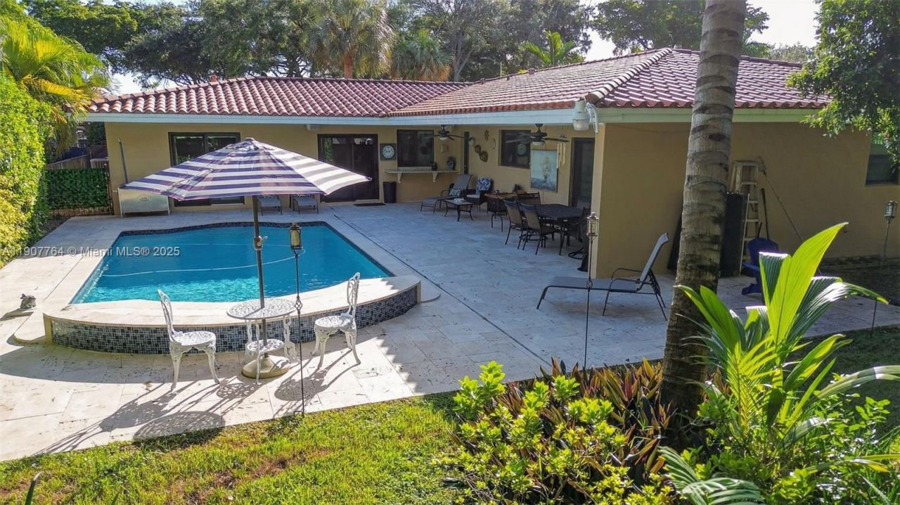 15010 Dunbarton Pl, Miami Lakes, FL 33016 Photo