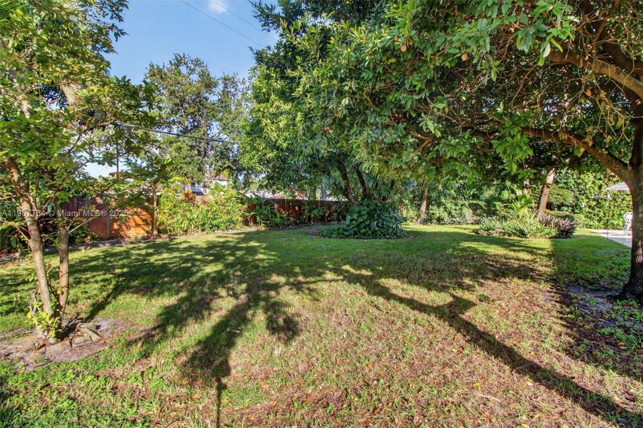 15010 Dunbarton Pl, Miami Lakes, FL 33016 Photo