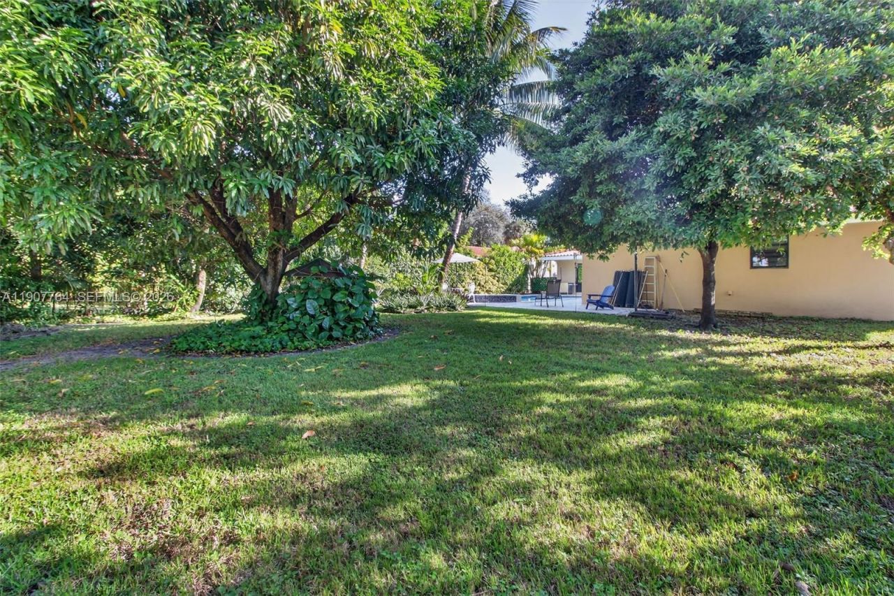 15010 Dunbarton Pl, Miami Lakes, FL 33016 Photo