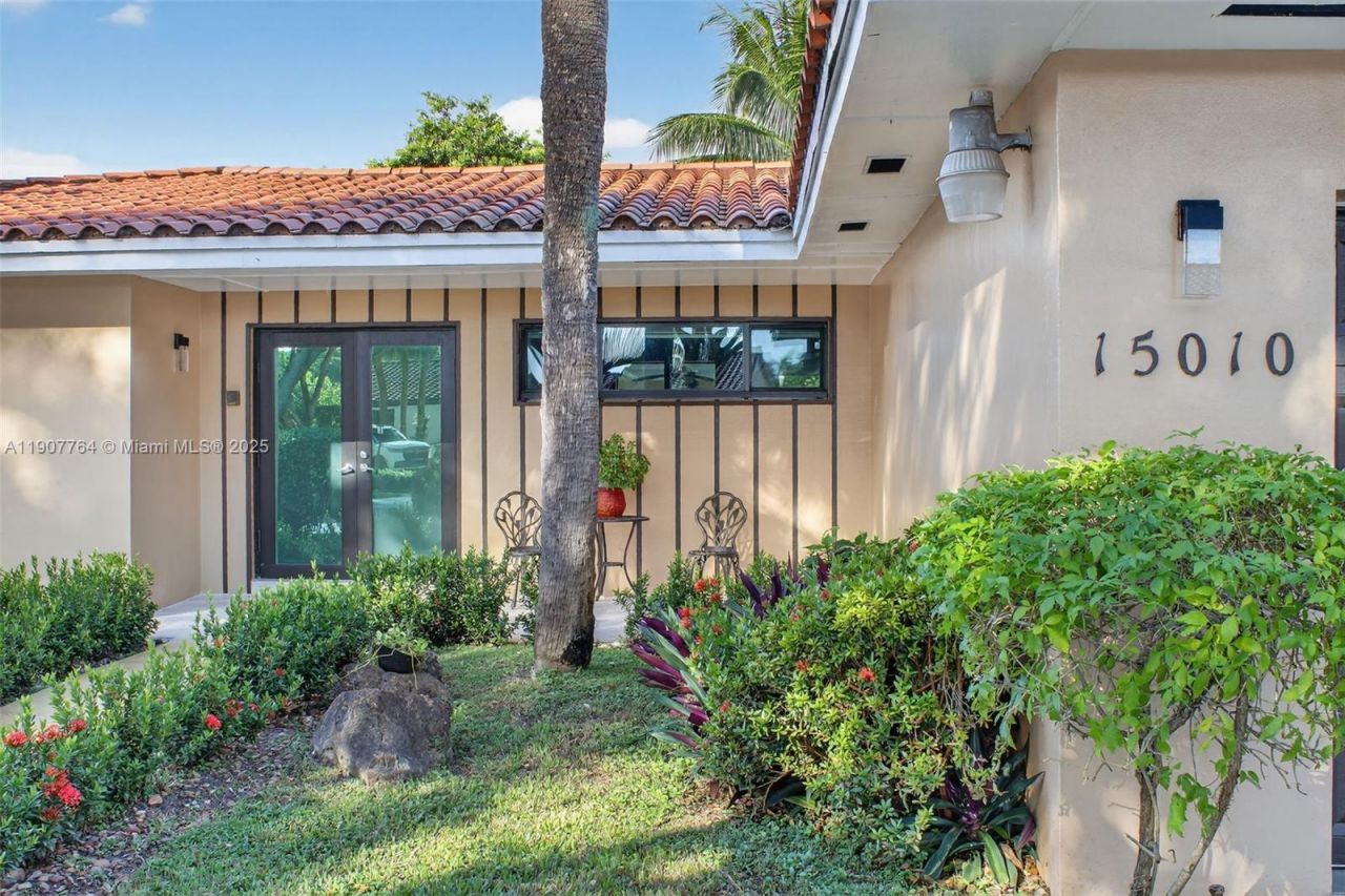 15010 Dunbarton Pl, Miami Lakes, FL 33016 Photo