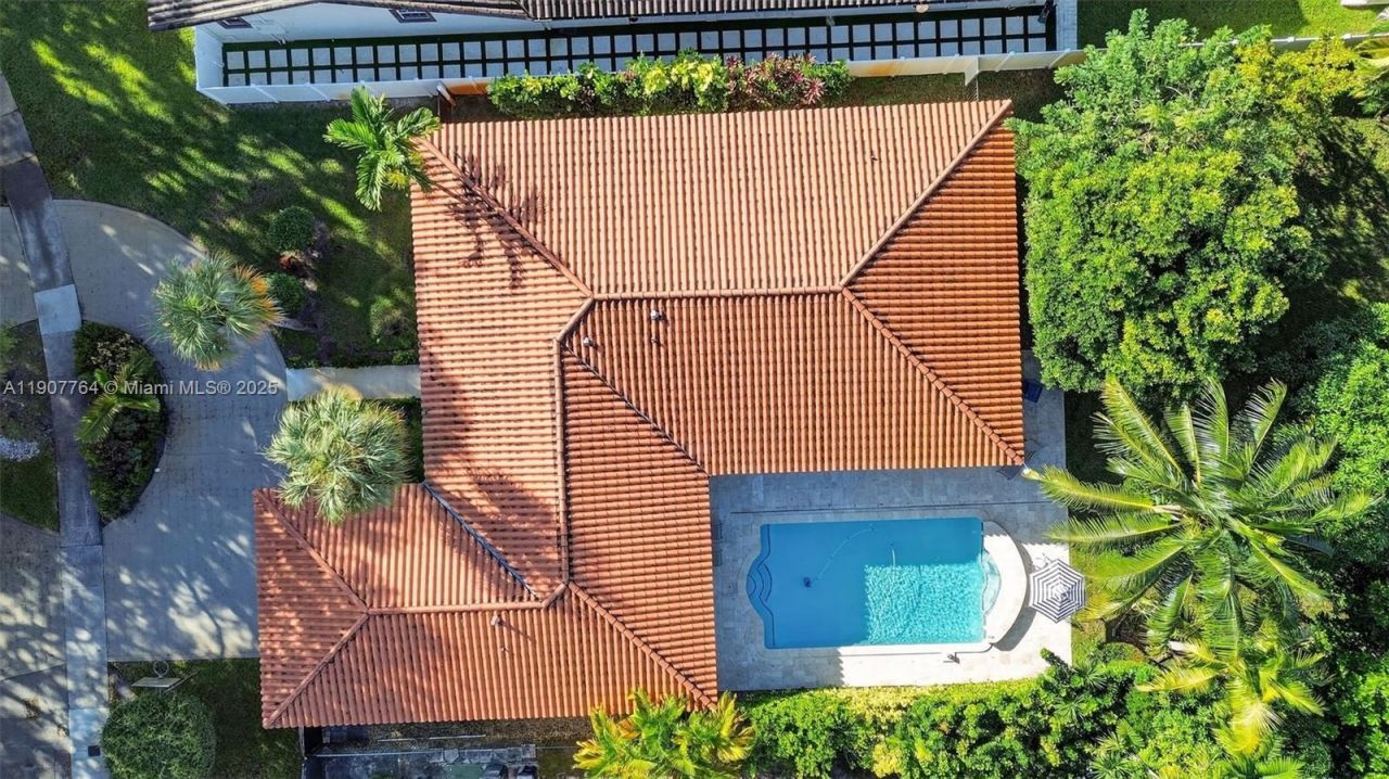 15010 Dunbarton Pl, Miami Lakes, FL 33016 Photo