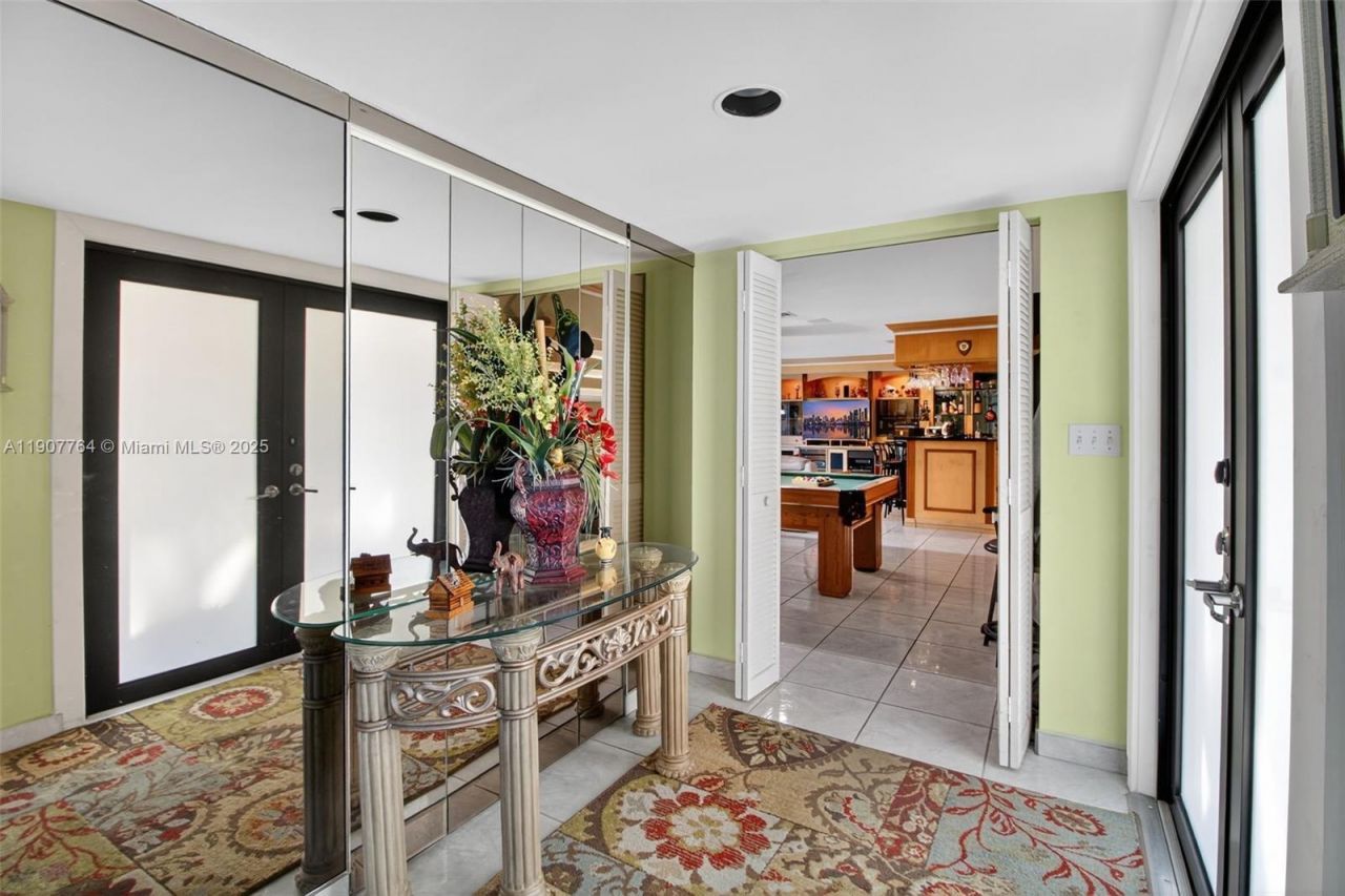 15010 Dunbarton Pl, Miami Lakes, FL 33016 Photo