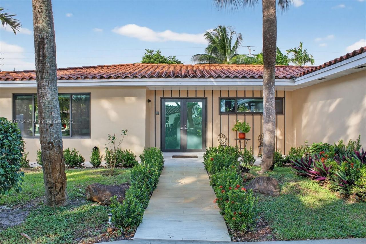 15010 Dunbarton Pl, Miami Lakes, FL 33016 Photo