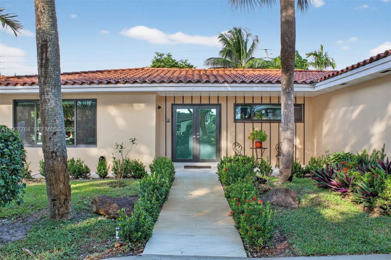 15010 Dunbarton Pl, Miami Lakes, FL 33016 Photo