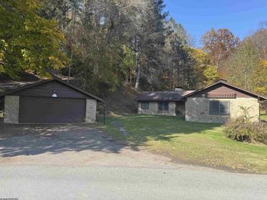 292 LAKE FLOYD Circle, Bristol, WV 26426