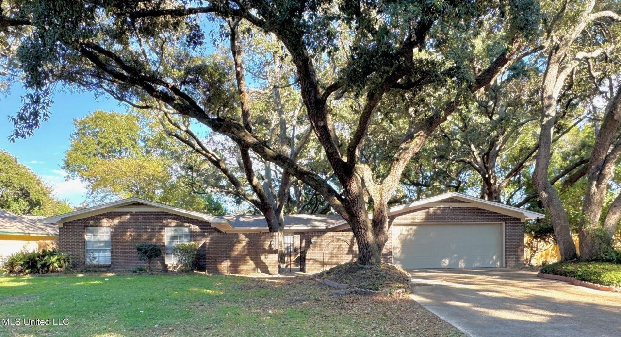 304 Fairview Drive, Biloxi, MS 39531 Main Photo