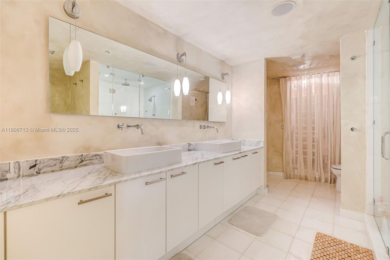 2001 Meridian Ave, Unit 307, Miami Beach, FL 33139 Photo