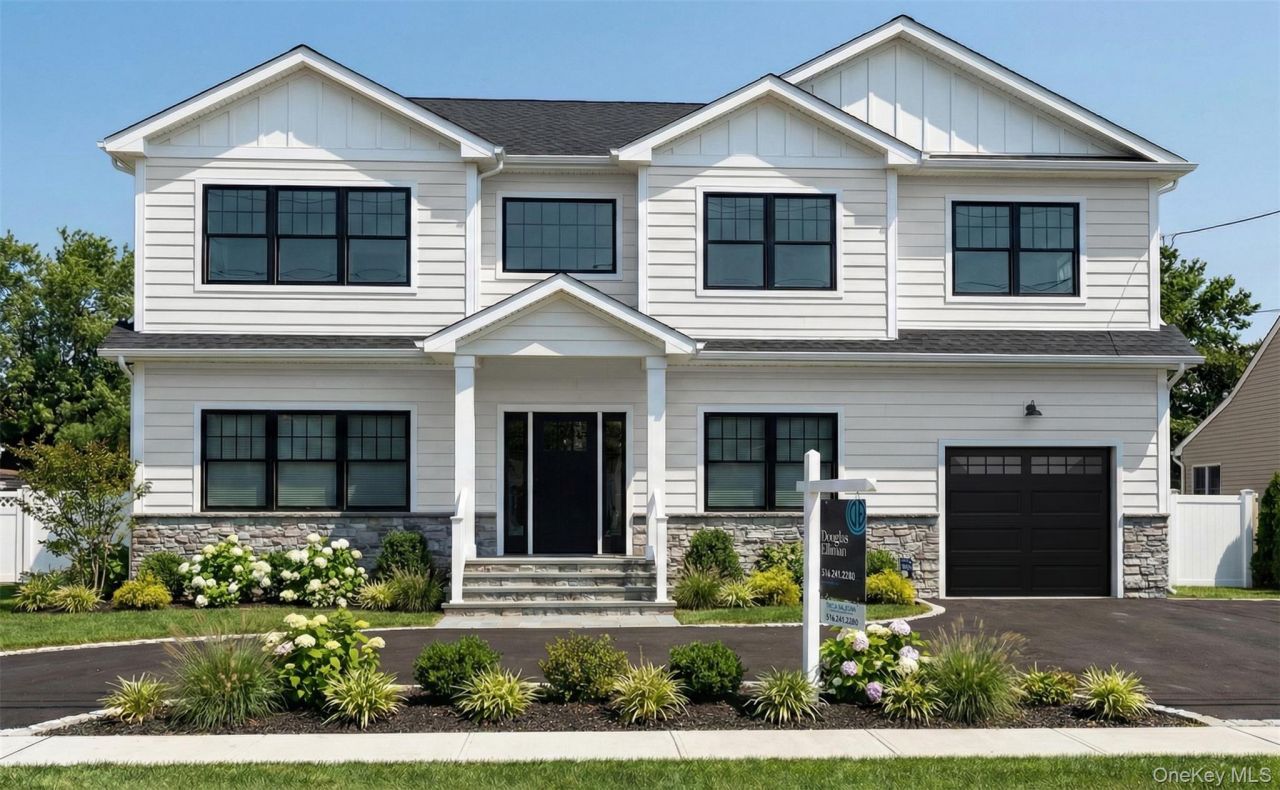 255 N Chestnut Street, Massapequa, NY 11758 Main Photo