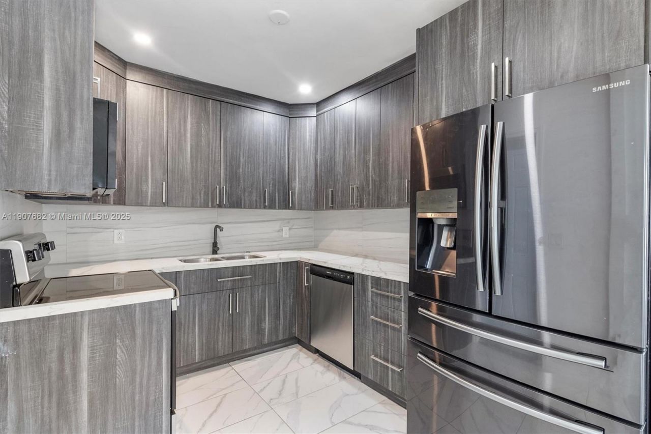 1169 NW 114th St, Miami, FL 33168 Photo