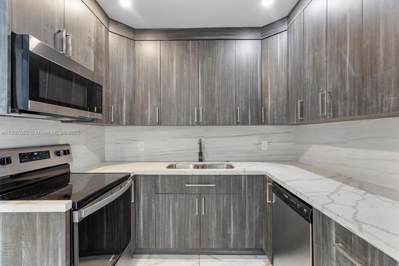 1169 NW 114th St, Miami, FL 33168 Photo