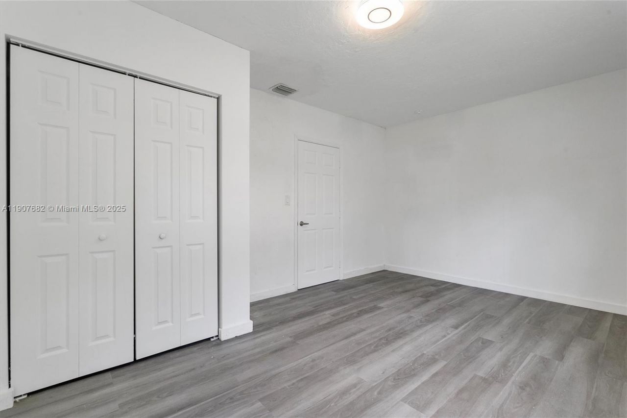 1169 NW 114th St, Miami, FL 33168 Photo