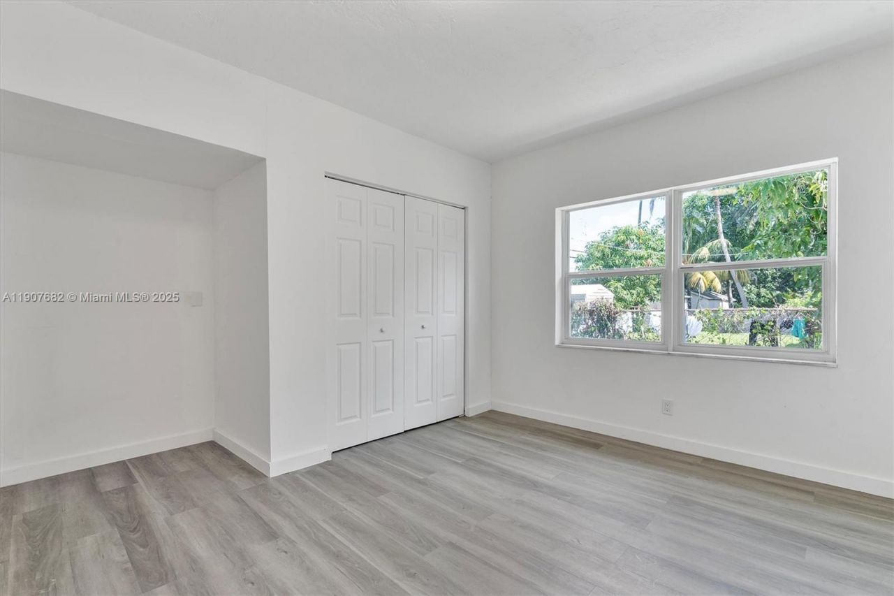 1169 NW 114th St, Miami, FL 33168 Photo