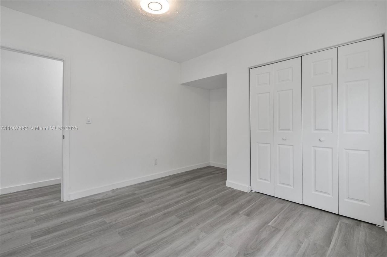 1169 NW 114th St, Miami, FL 33168 Photo