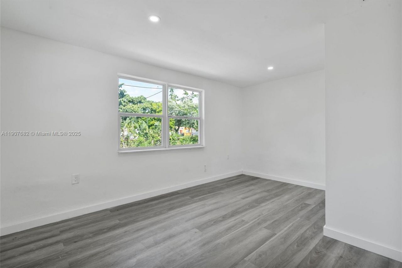 1169 NW 114th St, Miami, FL 33168 Photo