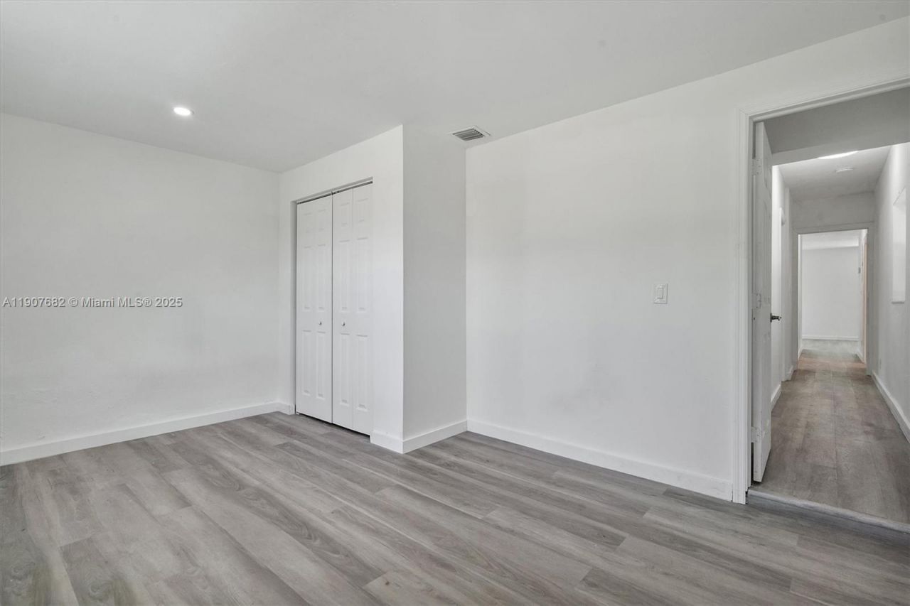 1169 NW 114th St, Miami, FL 33168 Photo