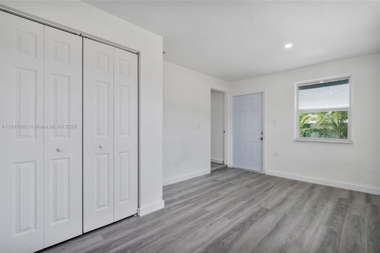 1169 NW 114th St, Miami, FL 33168 Photo