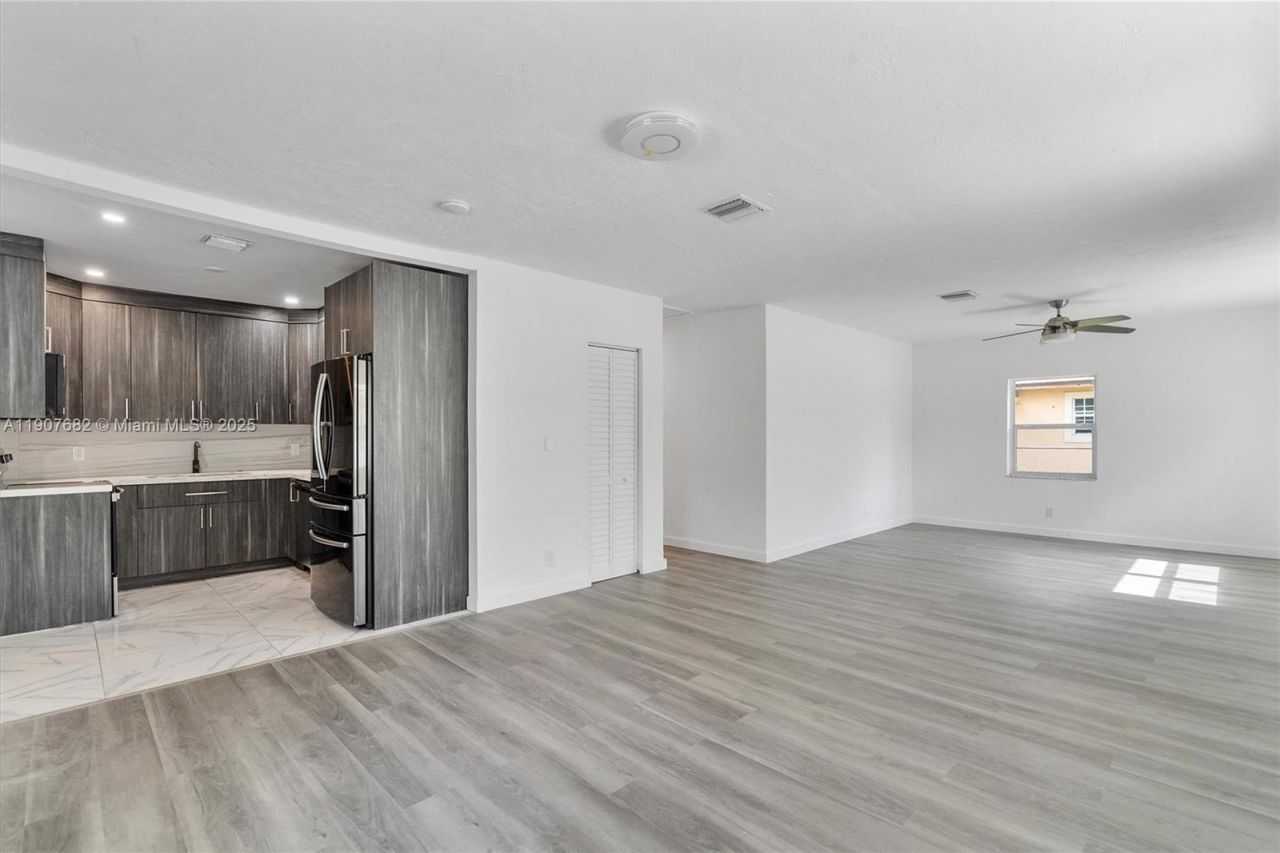 1169 NW 114th St, Miami, FL 33168 Photo