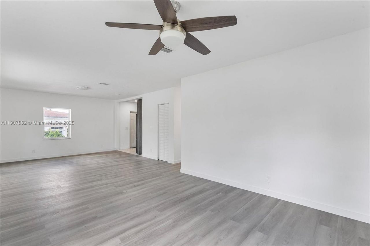 1169 NW 114th St, Miami, FL 33168 Photo