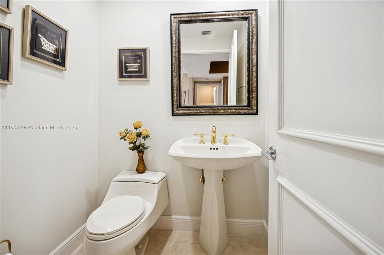 789 Crandon Blvd, Unit 1005, Key Biscayne, FL 33149 Photo