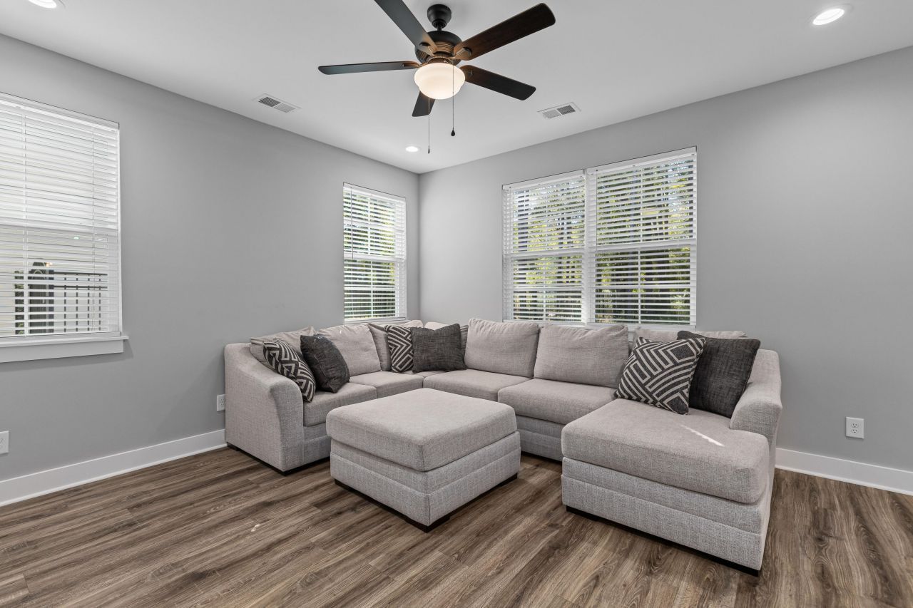 413 Renau Boulevard Photo 10