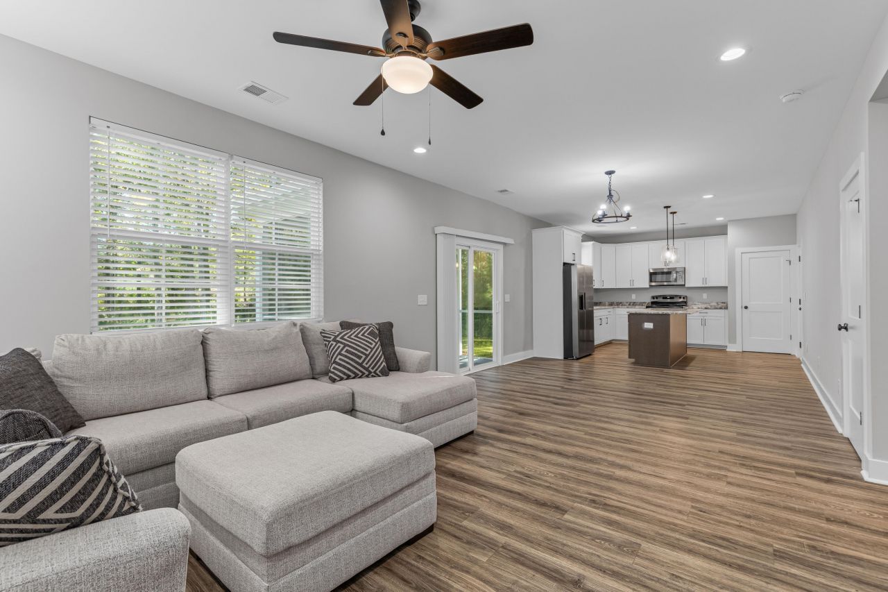 413 Renau Boulevard Photo 9