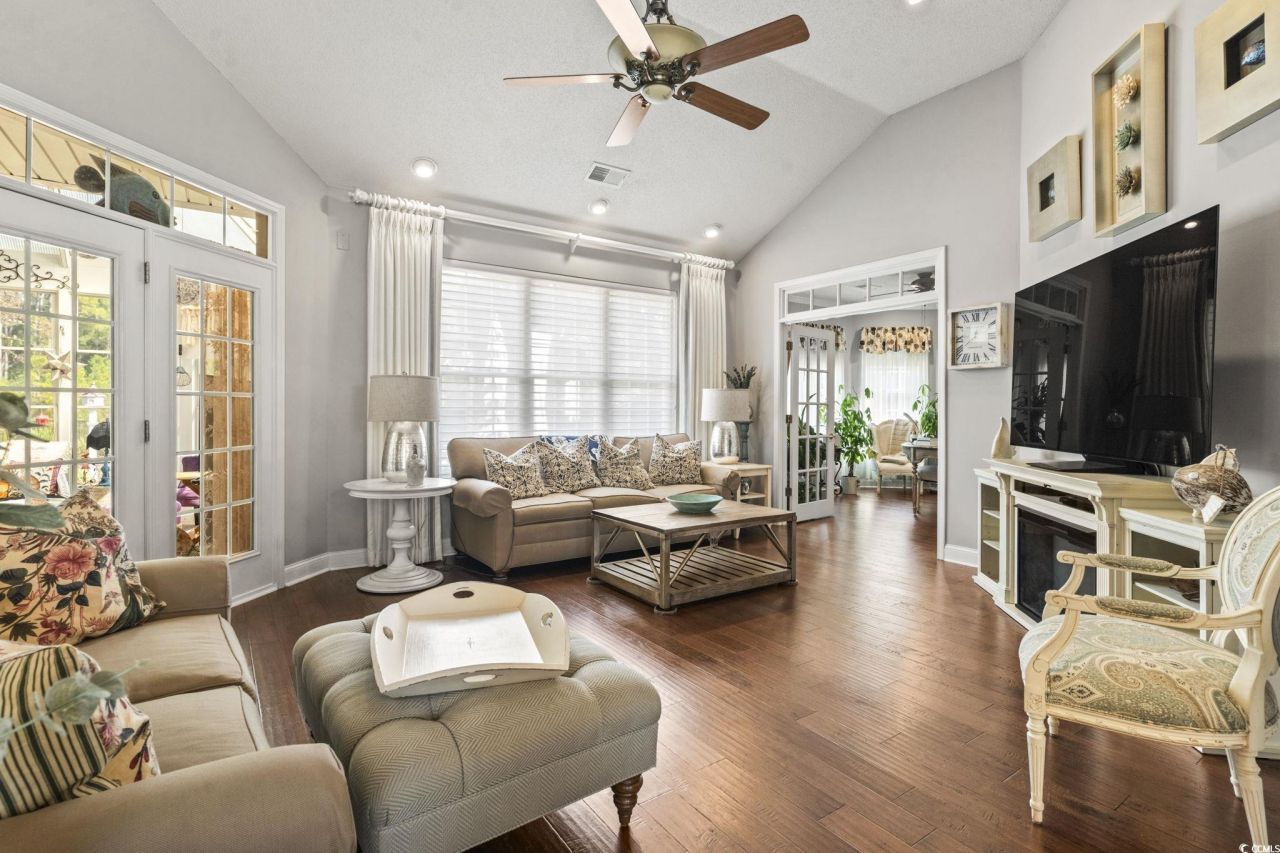 4962 Westwind Dr. Photo 8