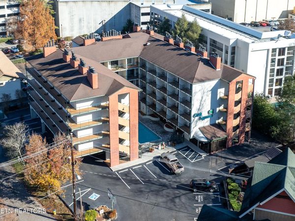 685 River Rd, Gatlinburg, TN 37738