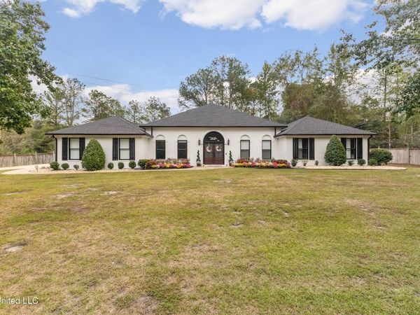 49 Canebrake Boulevard, Hattiesburg, MS 39402