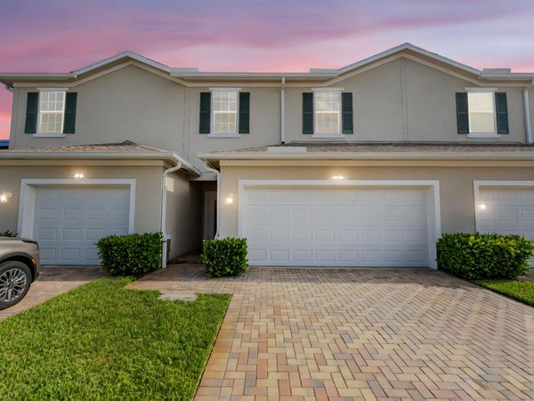 956 NE Trailside Run, Port St. Lucie, FL 34983